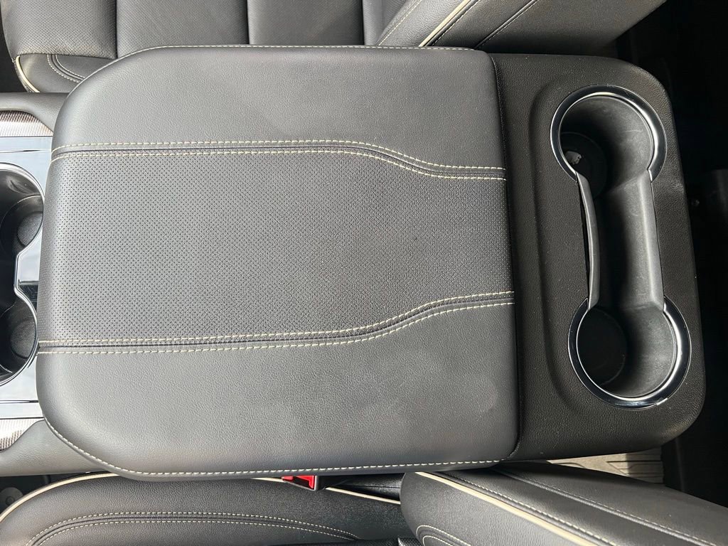 Used 2025 GMC Yukon XL Elevation image 35