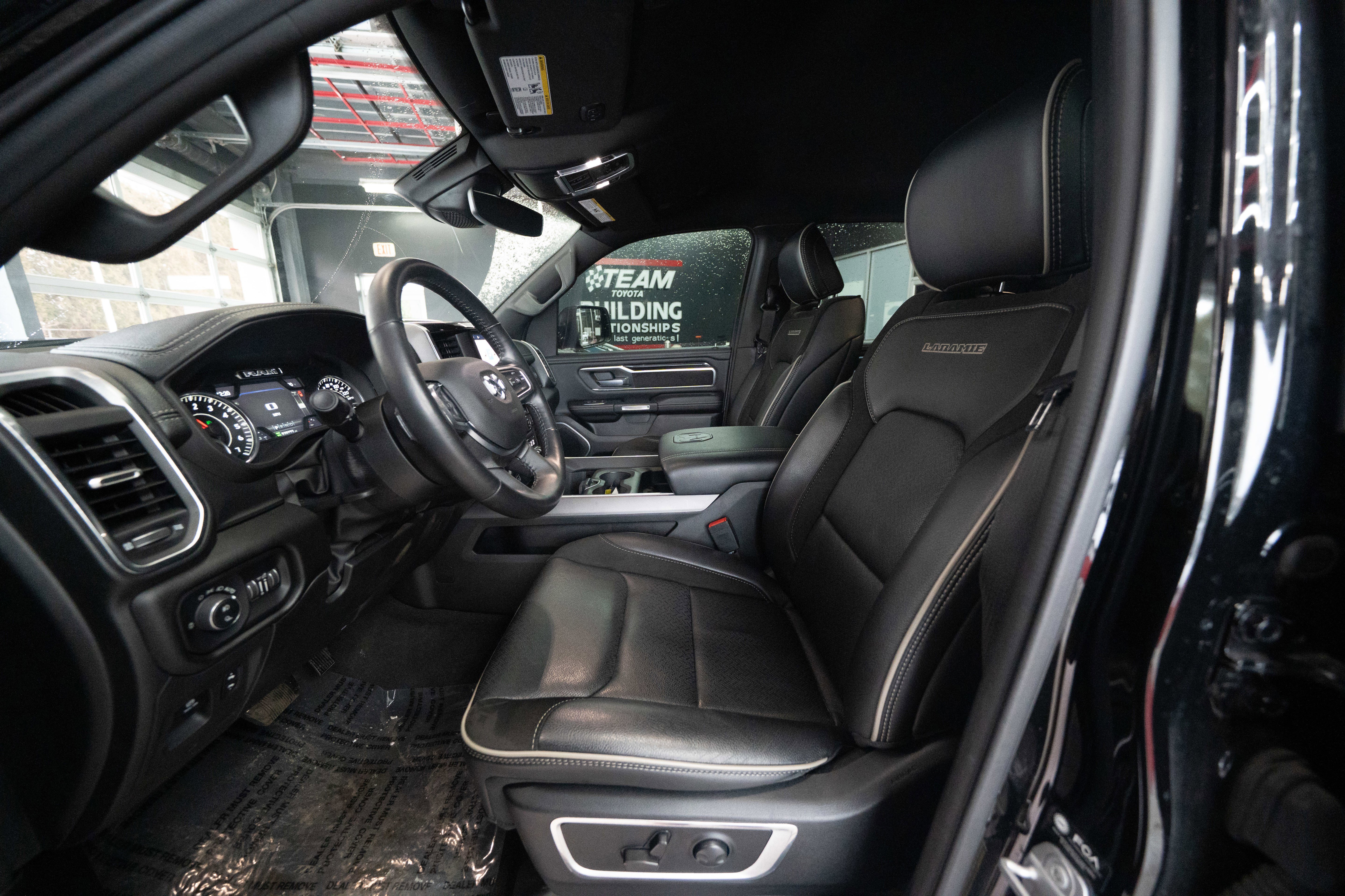 Used 2022 RAM 1500 Laramie w/ Sport Appearance Package image 9