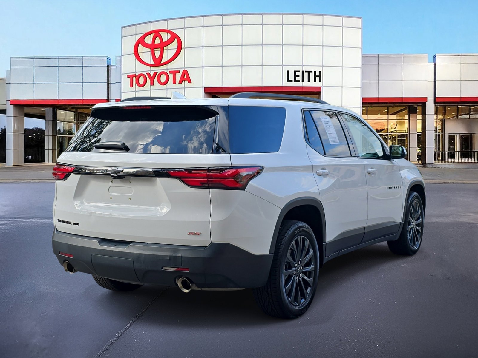 Used 2023 Chevrolet Traverse RS image 5