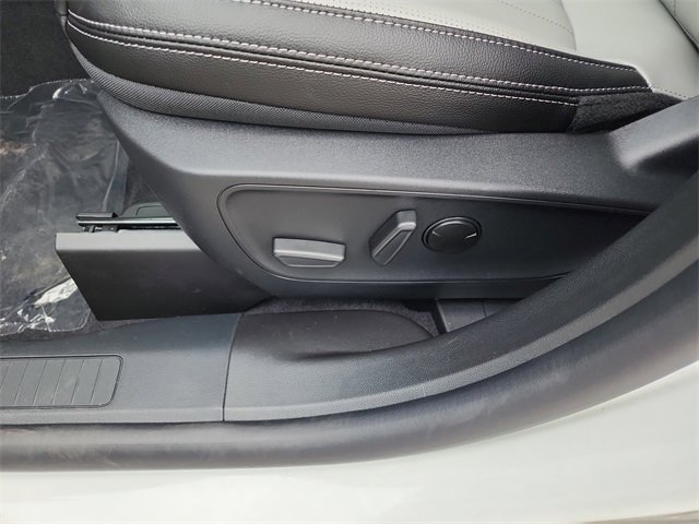 New 2026 Ford Escape SE w/ PHEV Premium Package FWD image 18