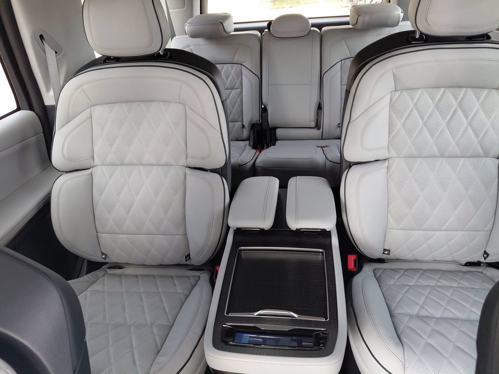New 2026 Lincoln Navigator L Black Label AWD/4WD image 23