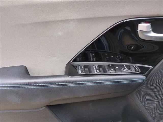 Used 2020 Kia Niro EX Premium image 11