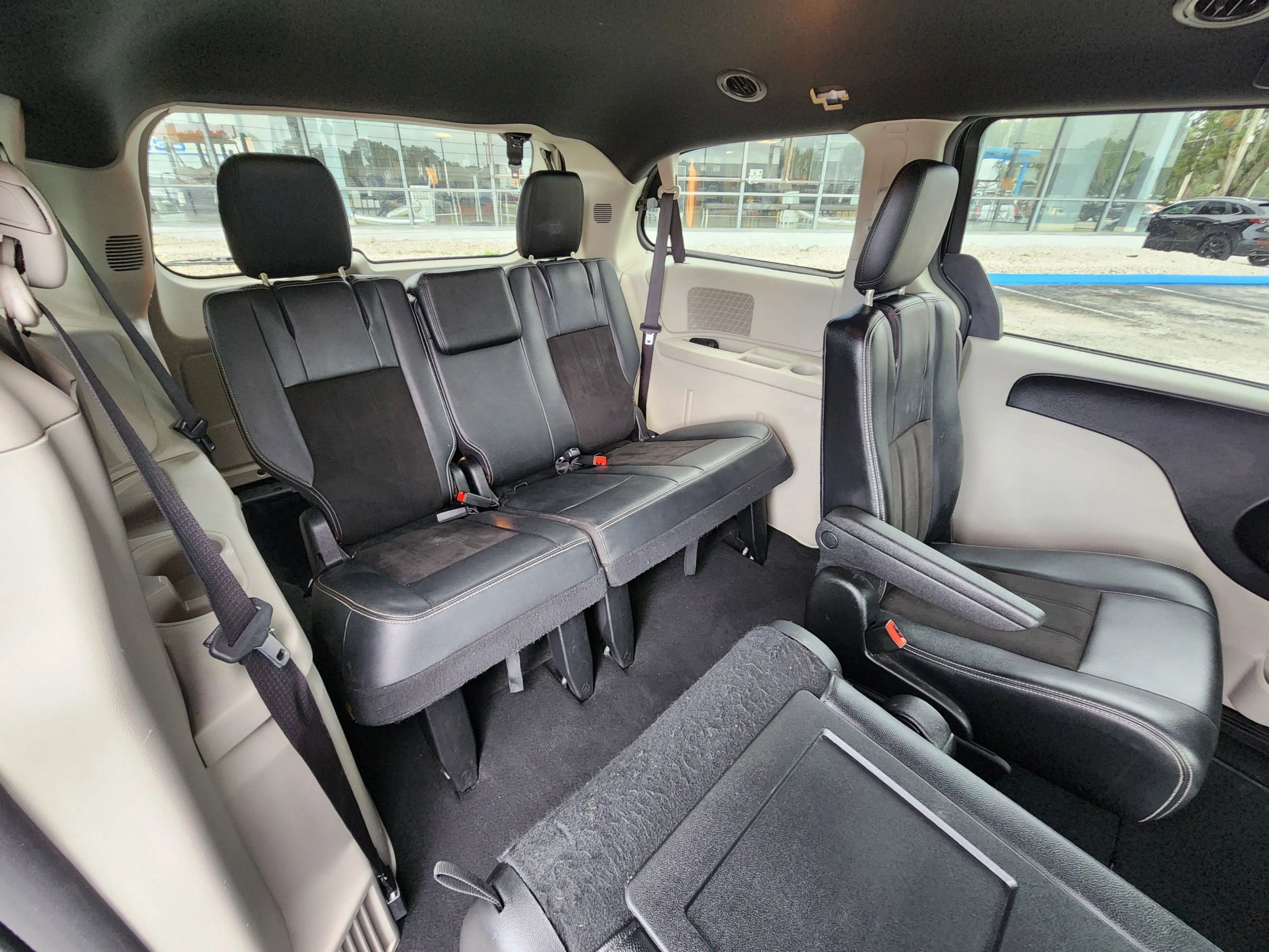 Used 2019 Dodge Grand Caravan SXT image 13