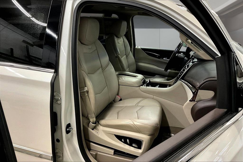 Used 2015 Cadillac Escalade Luxury image 30