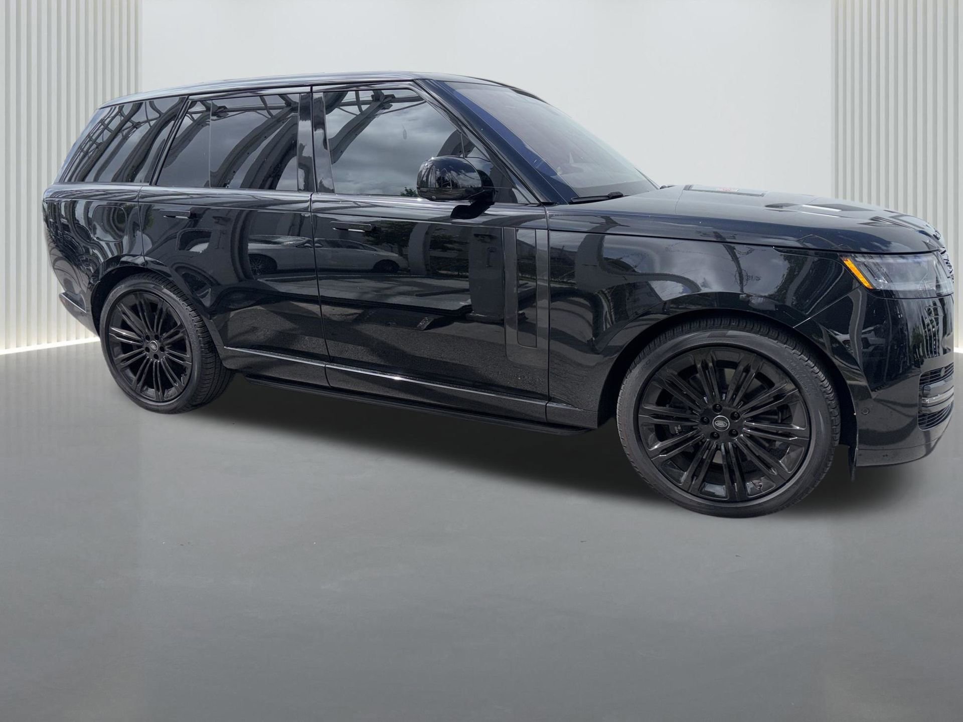 Used 2023 Land Rover Range Rover SE image 3