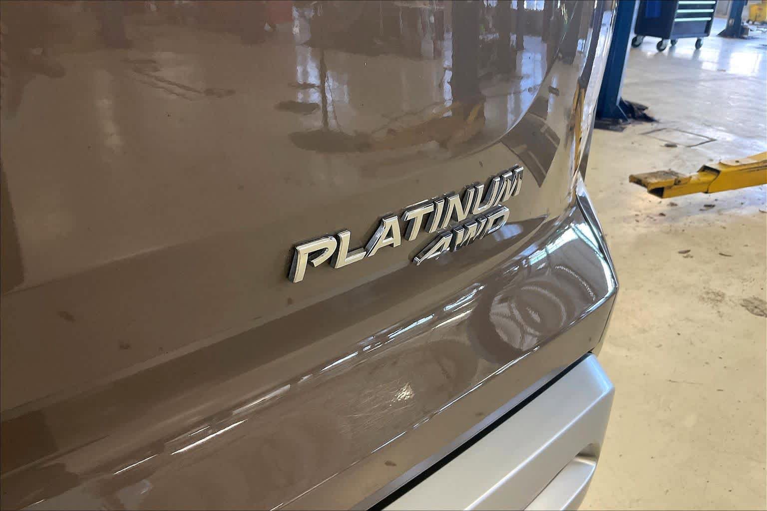 Used 2024 Nissan Pathfinder Platinum w/ Cargo Package AWD/4WD image 9