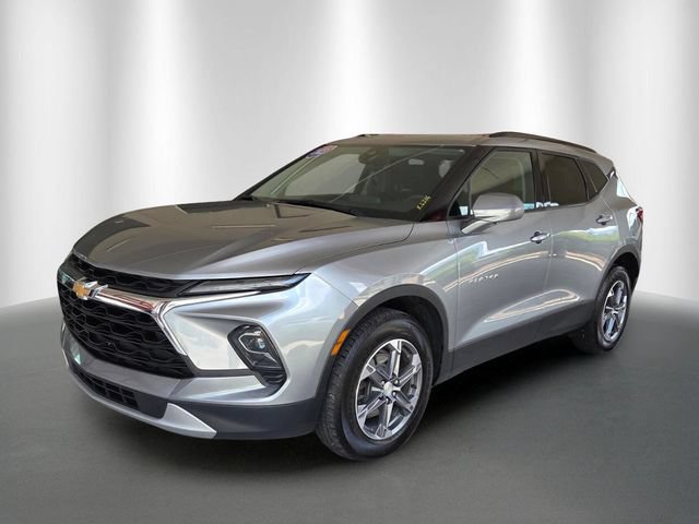 Used 2023 Chevrolet Blazer LT w/ Convenience Package FWD image 2
