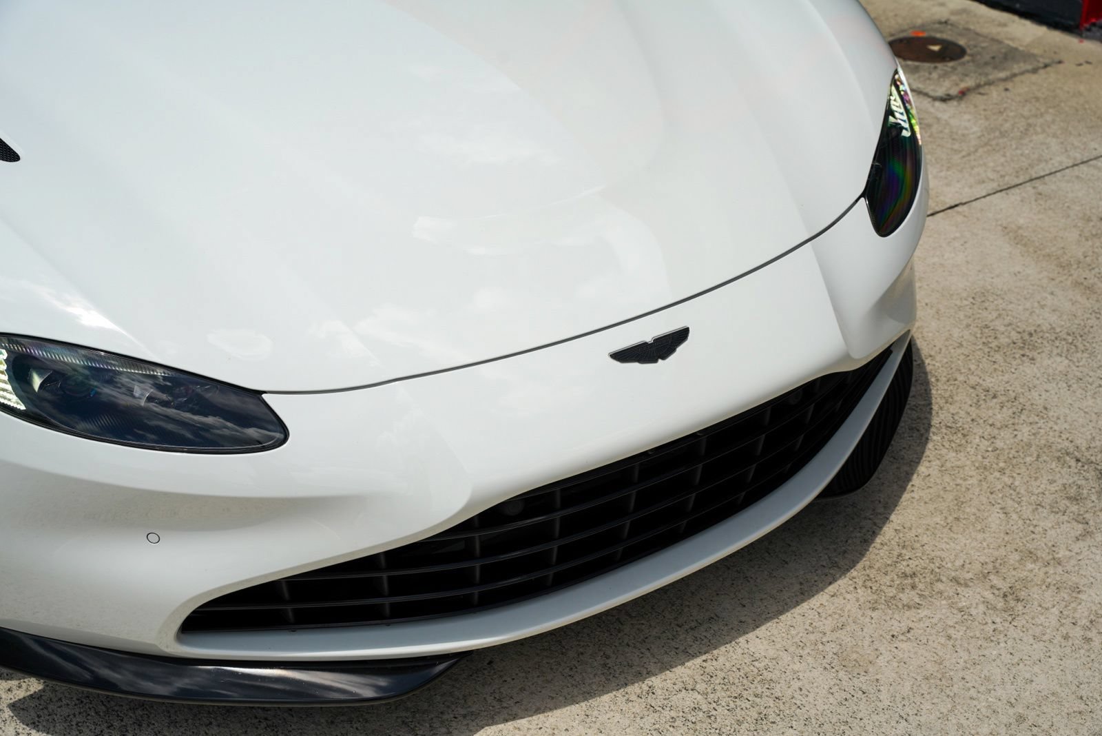Used 2023 Aston Martin V8 Vantage Coupe RWD image 4