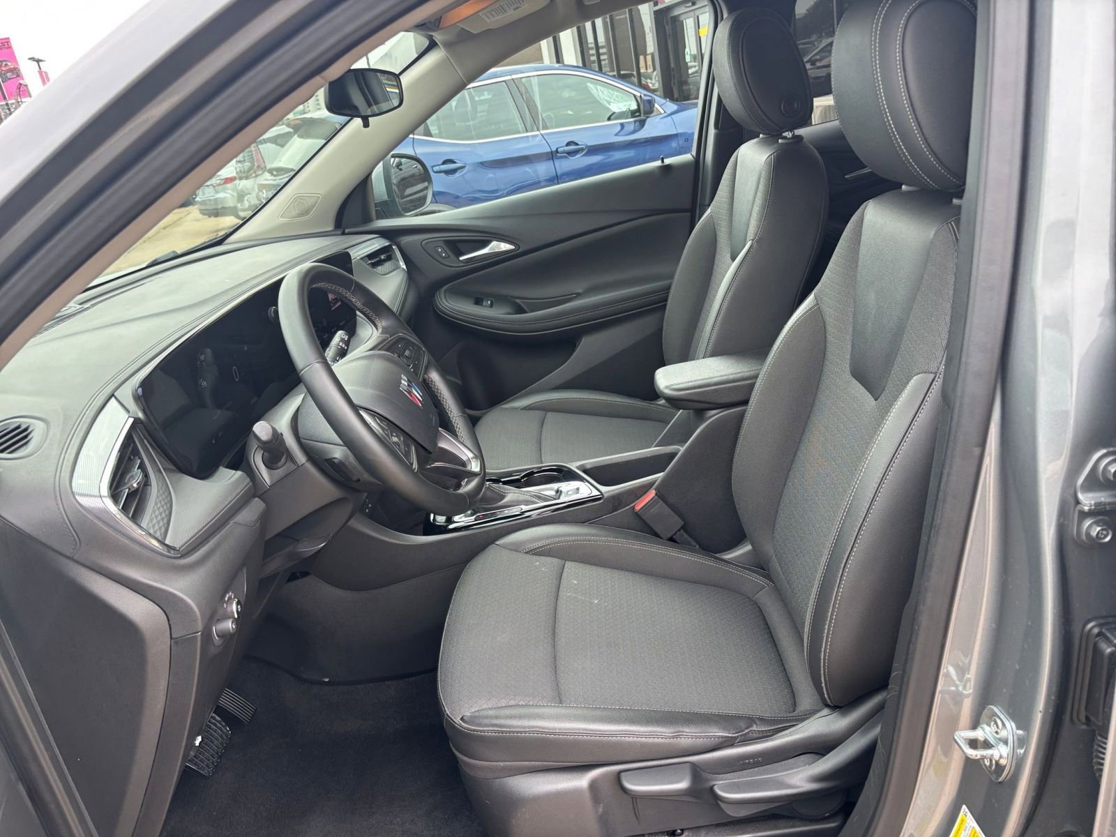 Used 2025 Buick Encore GX Preferred FWD image 25