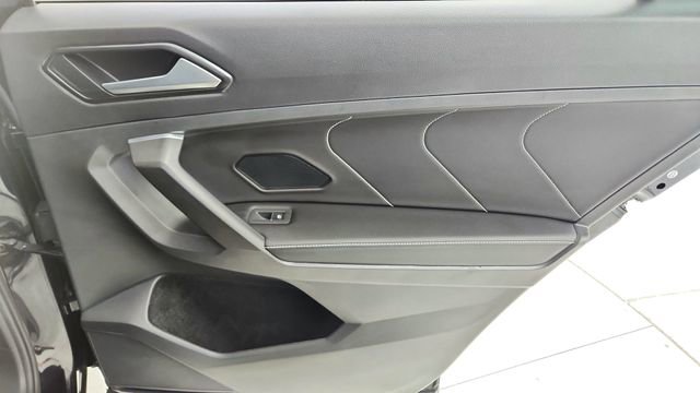 Used 2022 Volkswagen Tiguan SE R-Line image 27