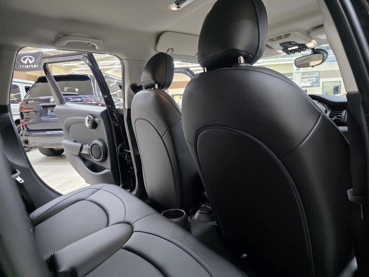 Used 2018 MINI Cooper 4-Door Hardtop w/ Signature Line Package FWD image 22