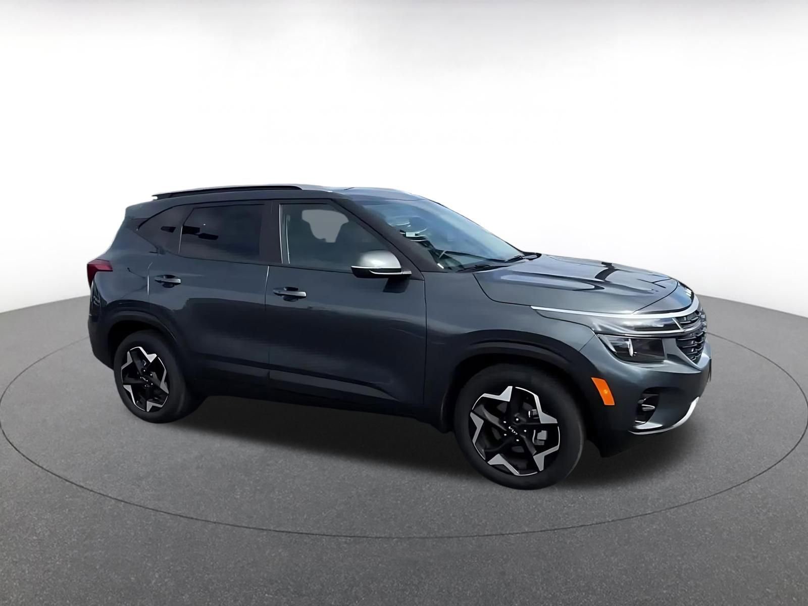 Used 2025 Kia Seltos S image 2