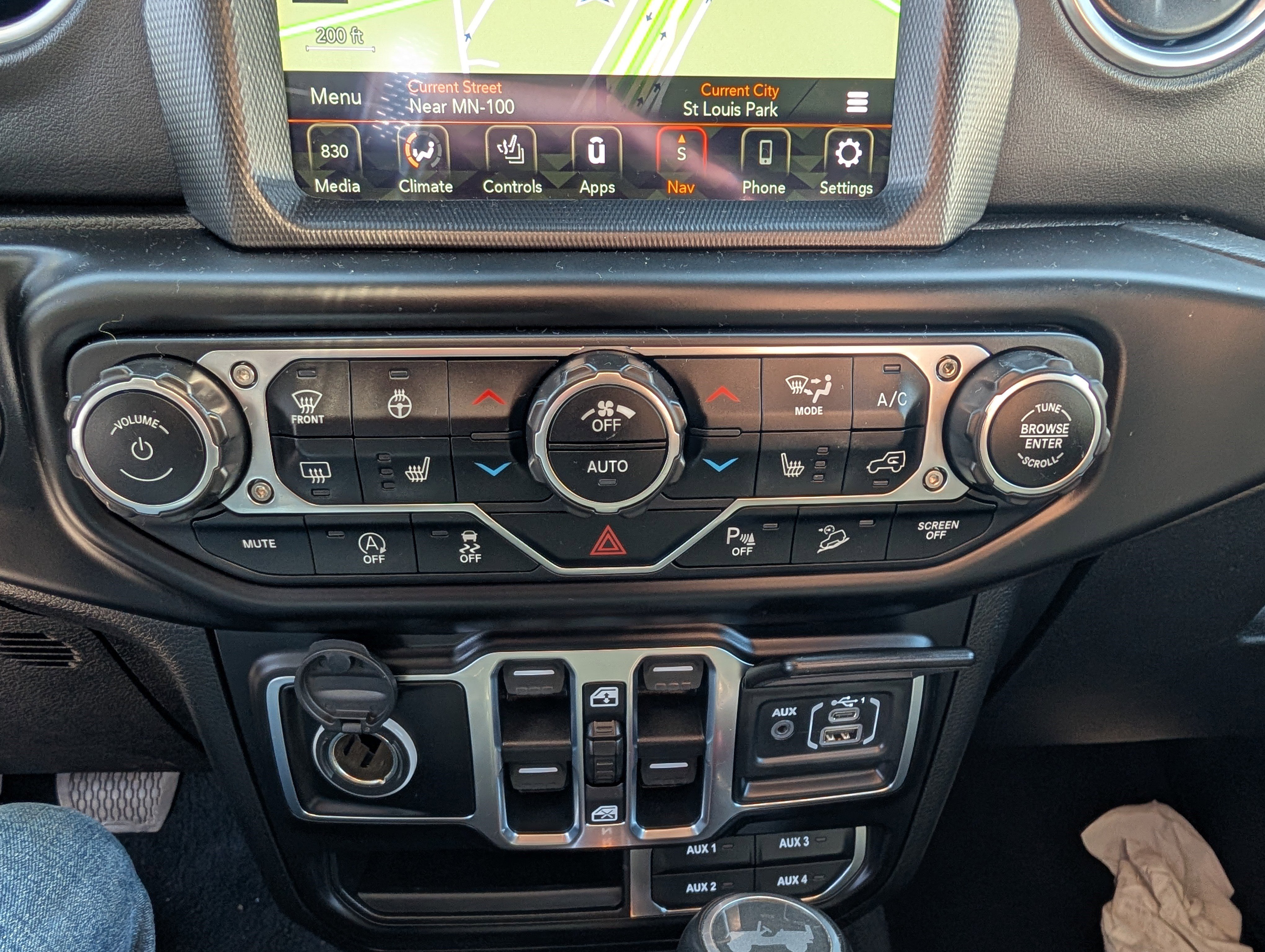 Used 2020 Jeep Wrangler Unlimited Sahara image 29