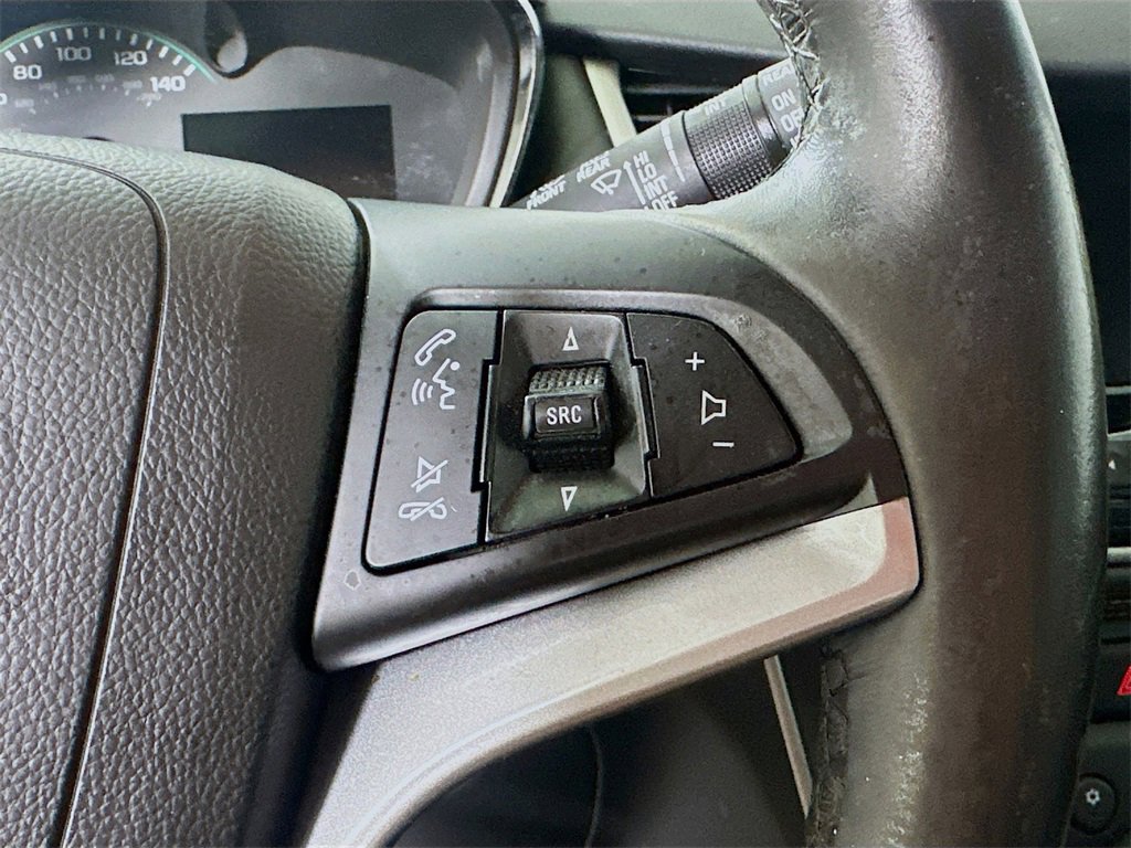Used 2022 Chevrolet Trax LT w/ Midnight Edition image 23