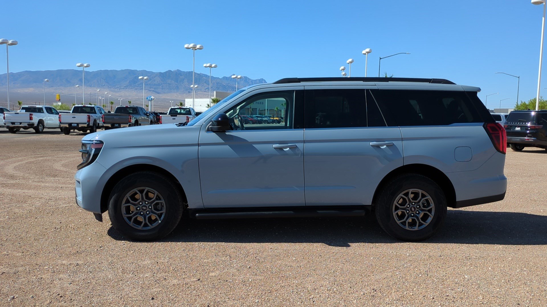 Used 2025 Ford Expedition Active AWD/4WD image 9