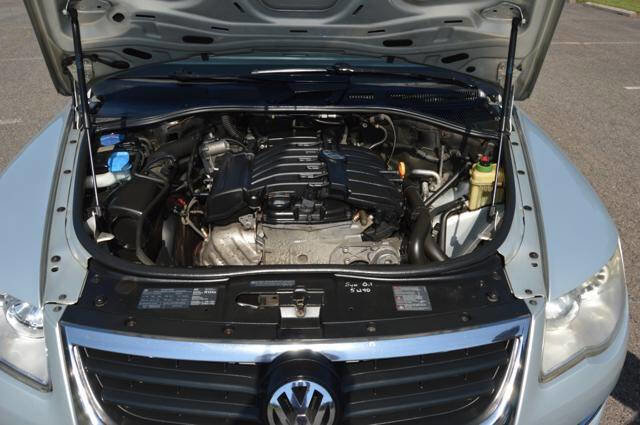 Used 2009 Volkswagen Touareg VR6 image 32