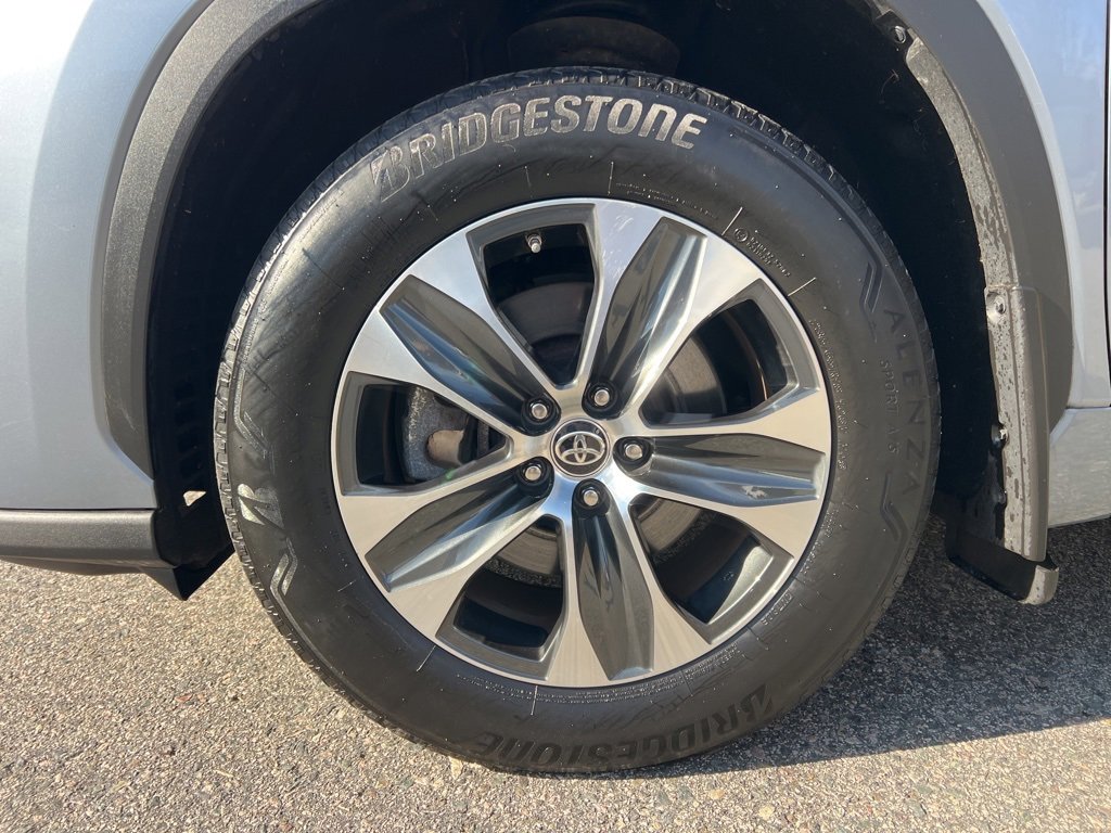 Used 2021 Toyota Highlander XLE image 9