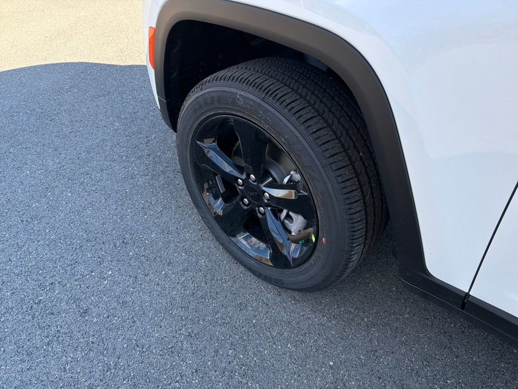 New 2025 Jeep Grand Cherokee L Altitude image 24