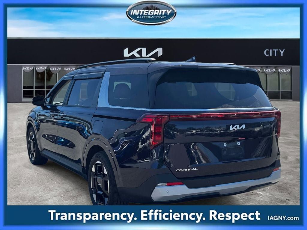 Used 2025 Kia Carnival EX FWD image 5