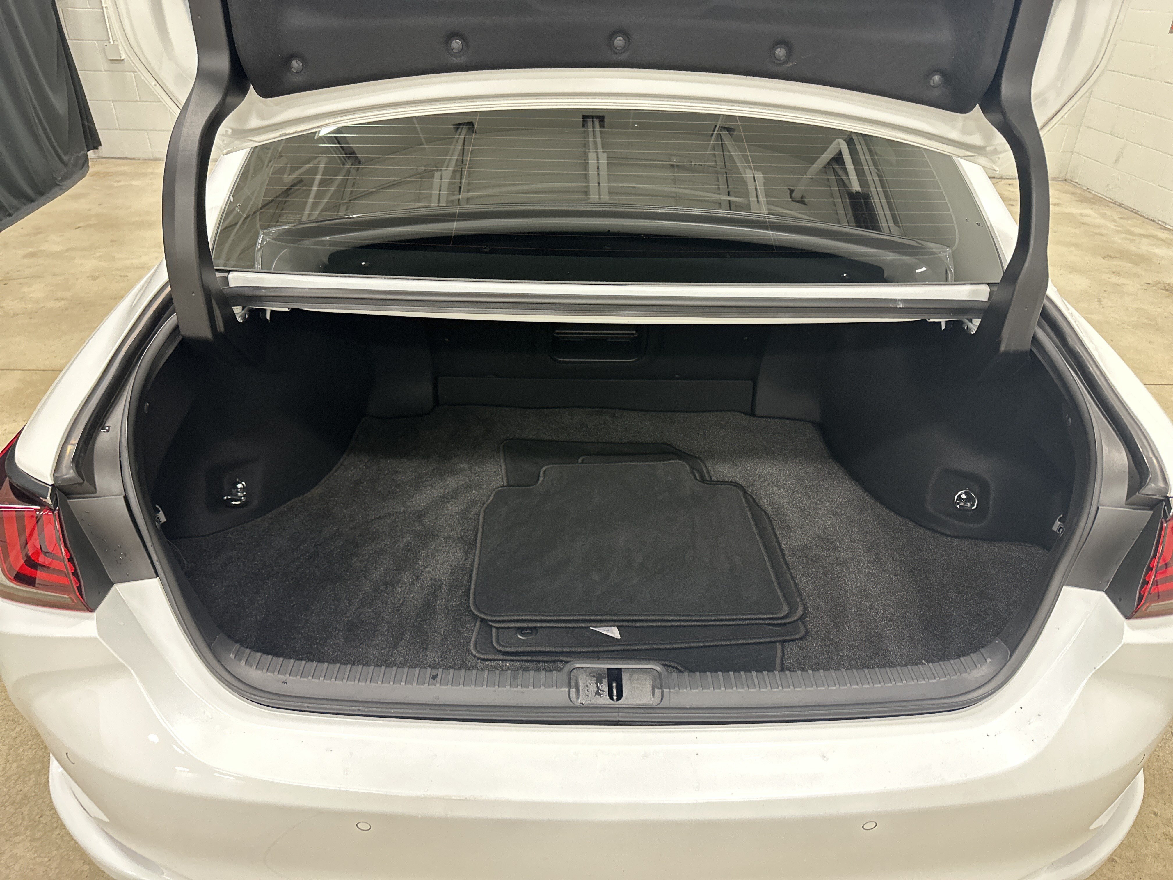 Certified 2022 Lexus ES 350 F Sport w/ Accessory Package FWD image 32