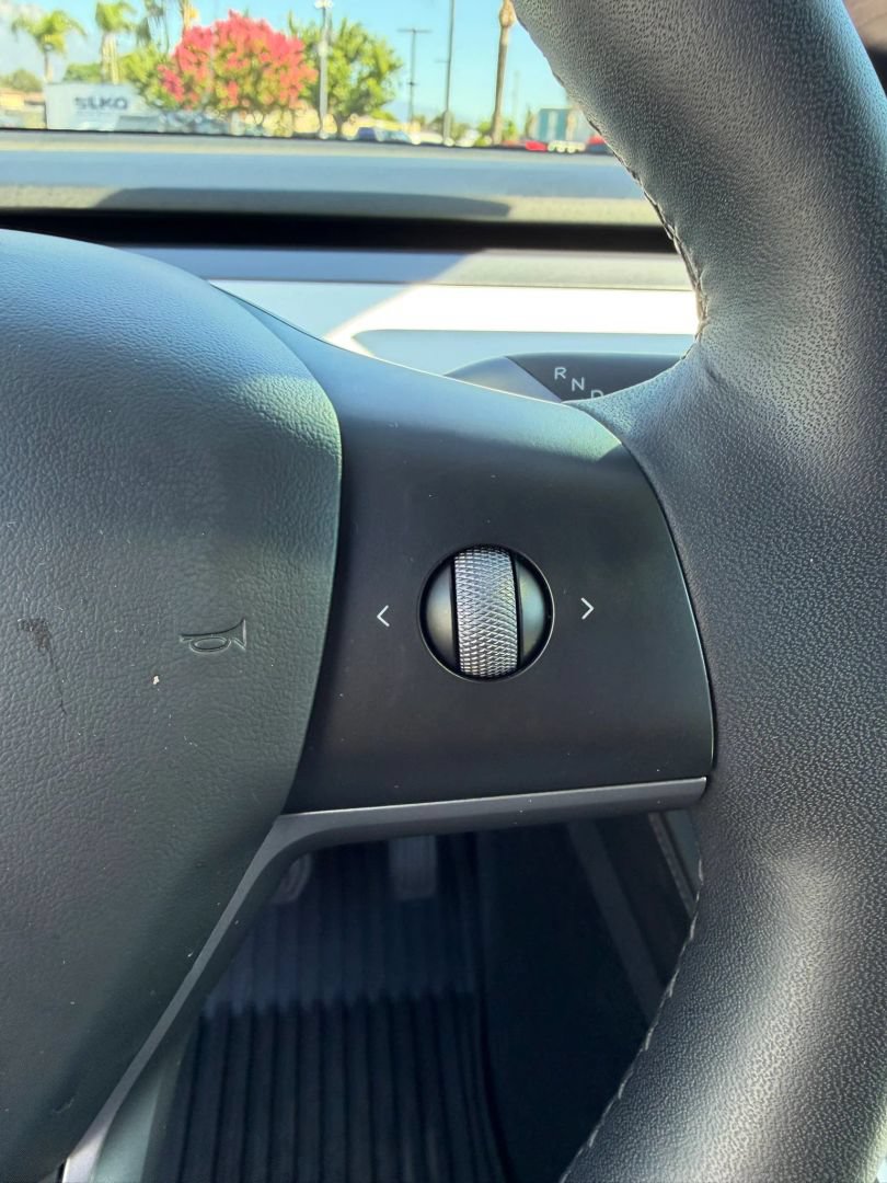 Used 2023 Tesla Model Y AWD image 18