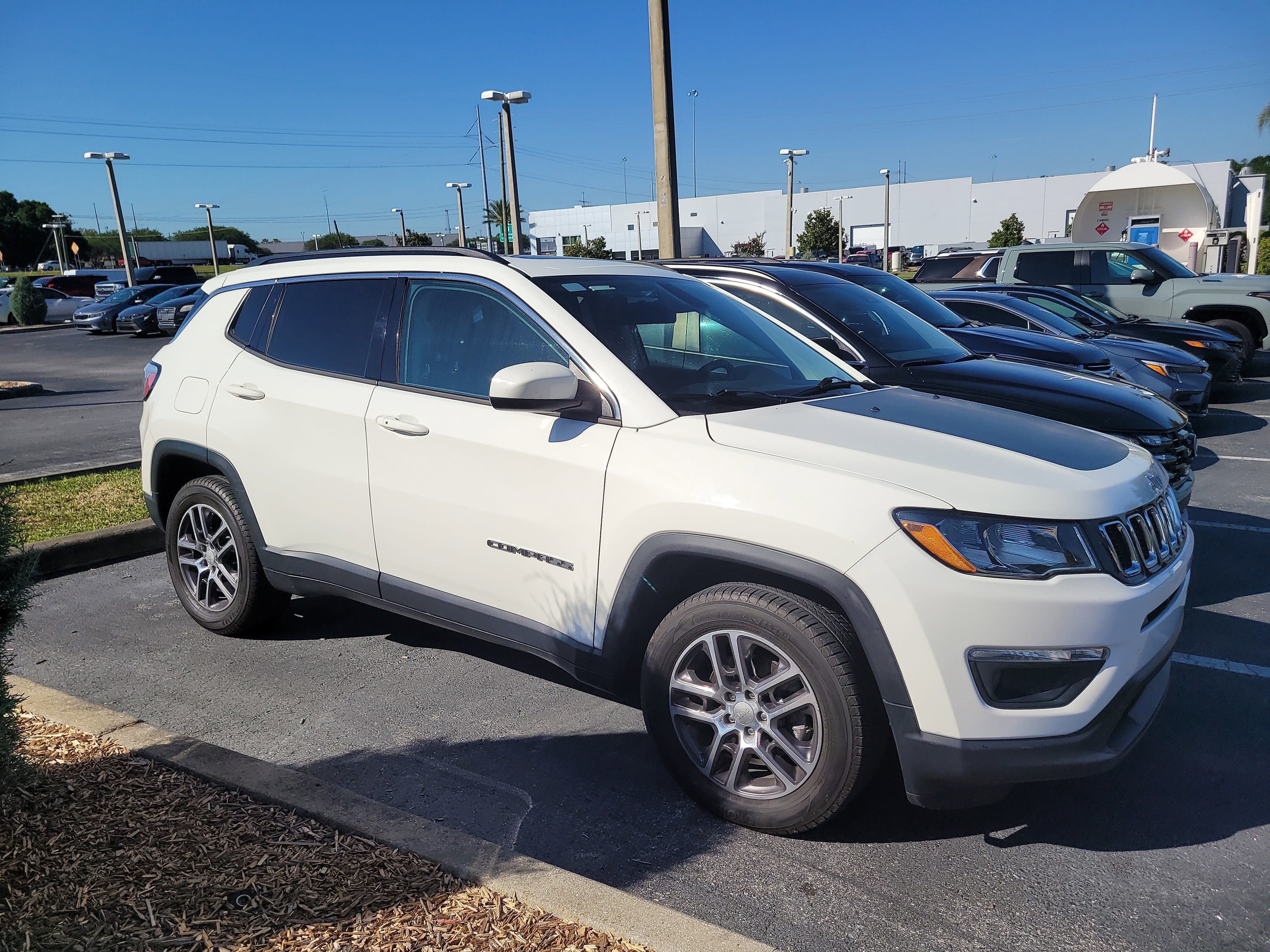 Used 2018 Jeep Compass Latitude w/ Popular Equipment Group FWD image 8