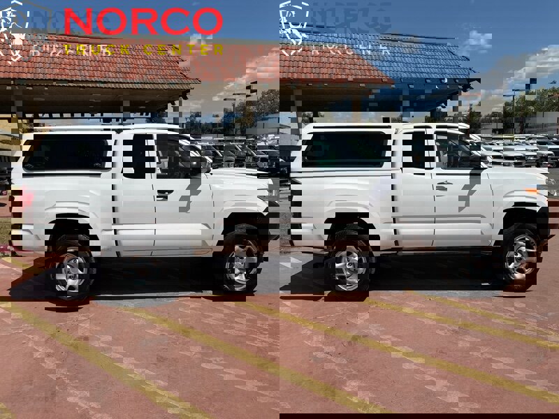 Used 2020 Toyota Tacoma SR image 1