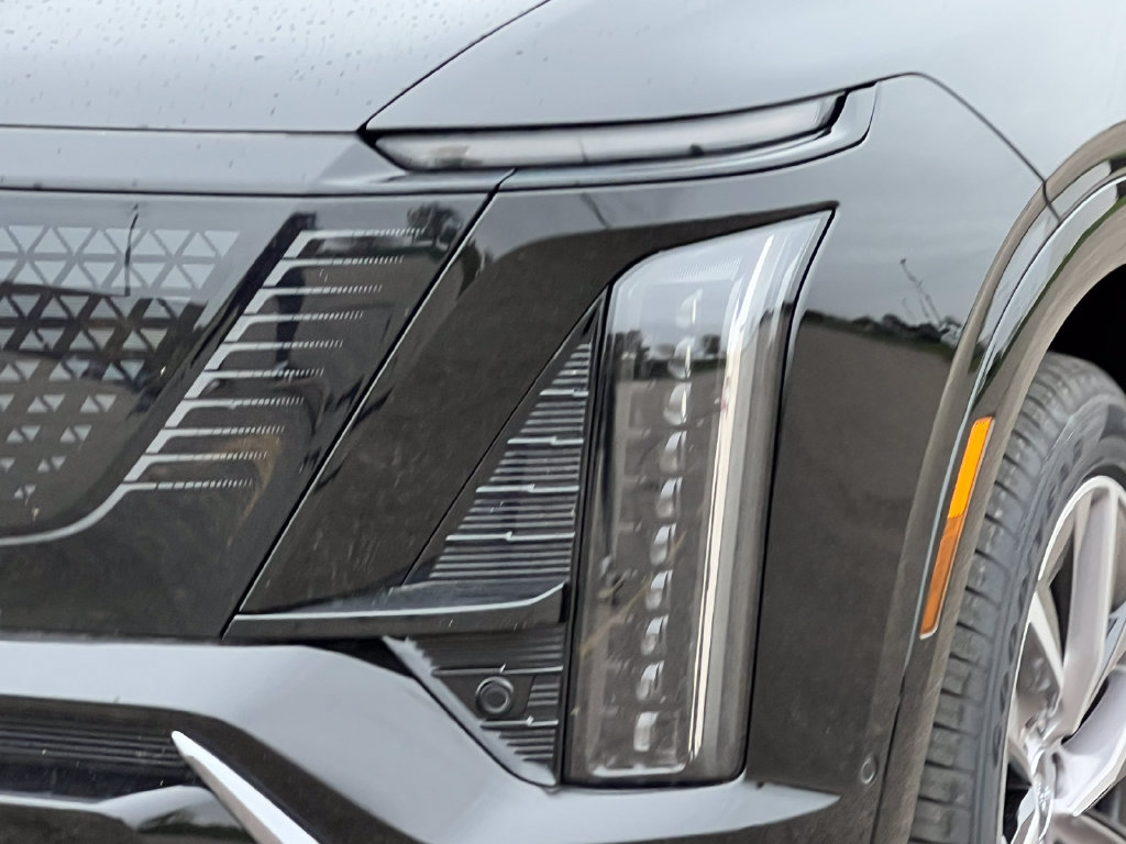 New 2027 Cadillac Vistiq Sport w/ LPO, Floor Liner Package AWD/4WD image 38