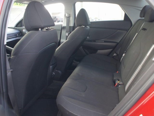 Used 2025 Hyundai Elantra SEL image 16
