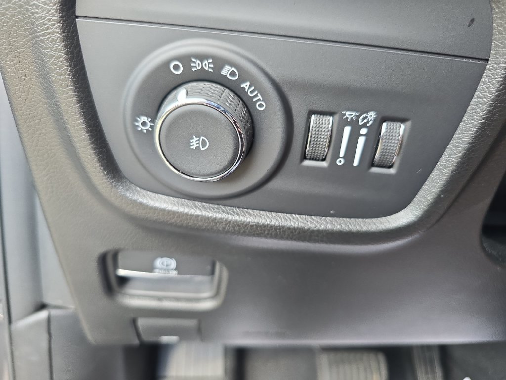 Used 2023 Jeep Grand Cherokee Limited w/ Luxury Tech Group II AWD/4WD image 22