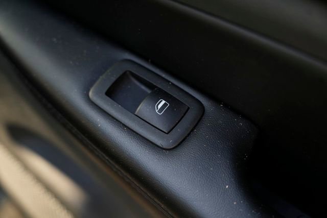 Used 2011 Jeep Grand Cherokee Laredo image 35