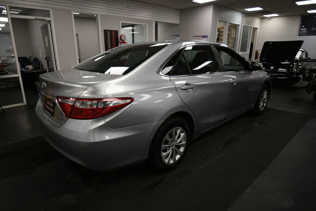 Used 2017 Toyota Camry LE image 8