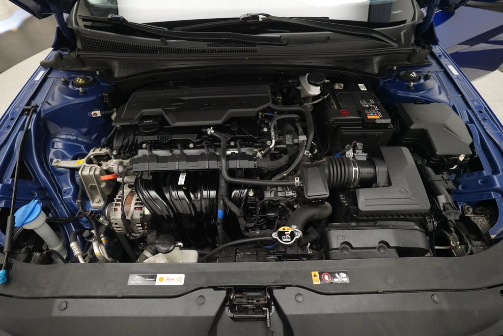 Used 2024 Hyundai Elantra Limited FWD image 3