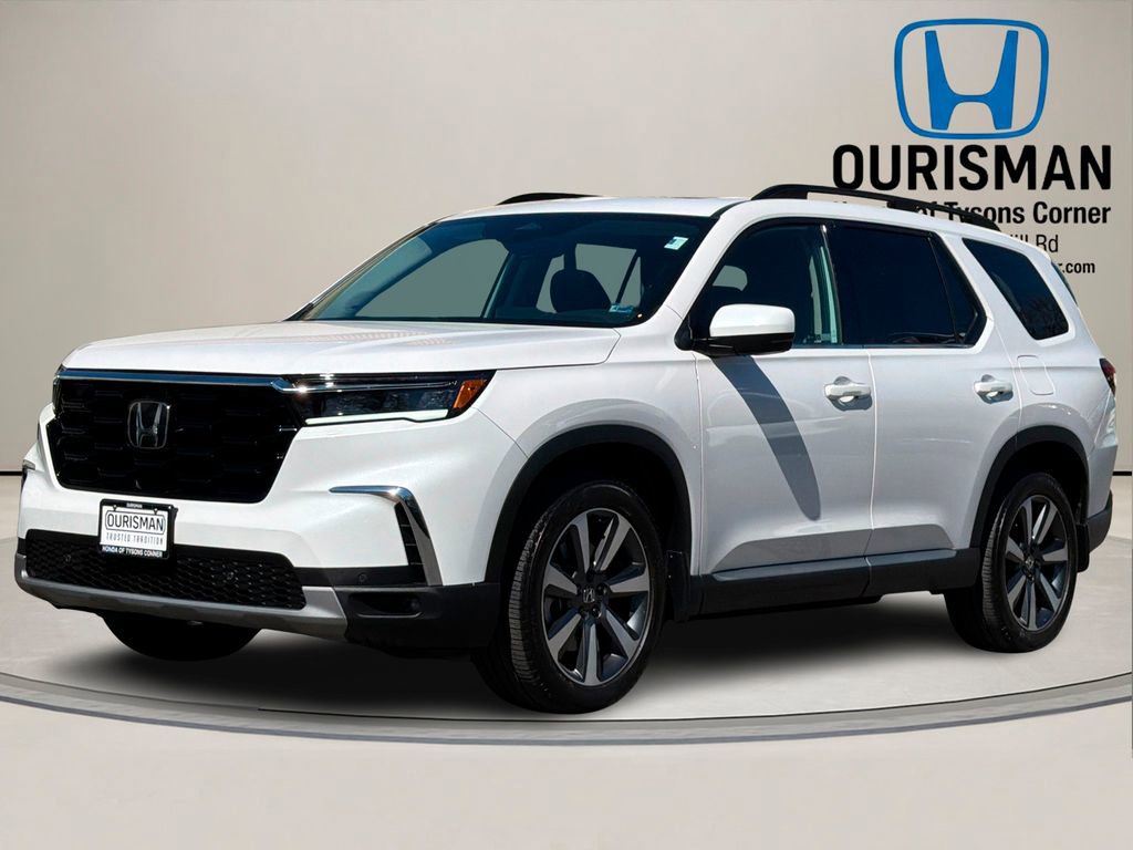 Certified 2025 Honda Pilot Touring image 2