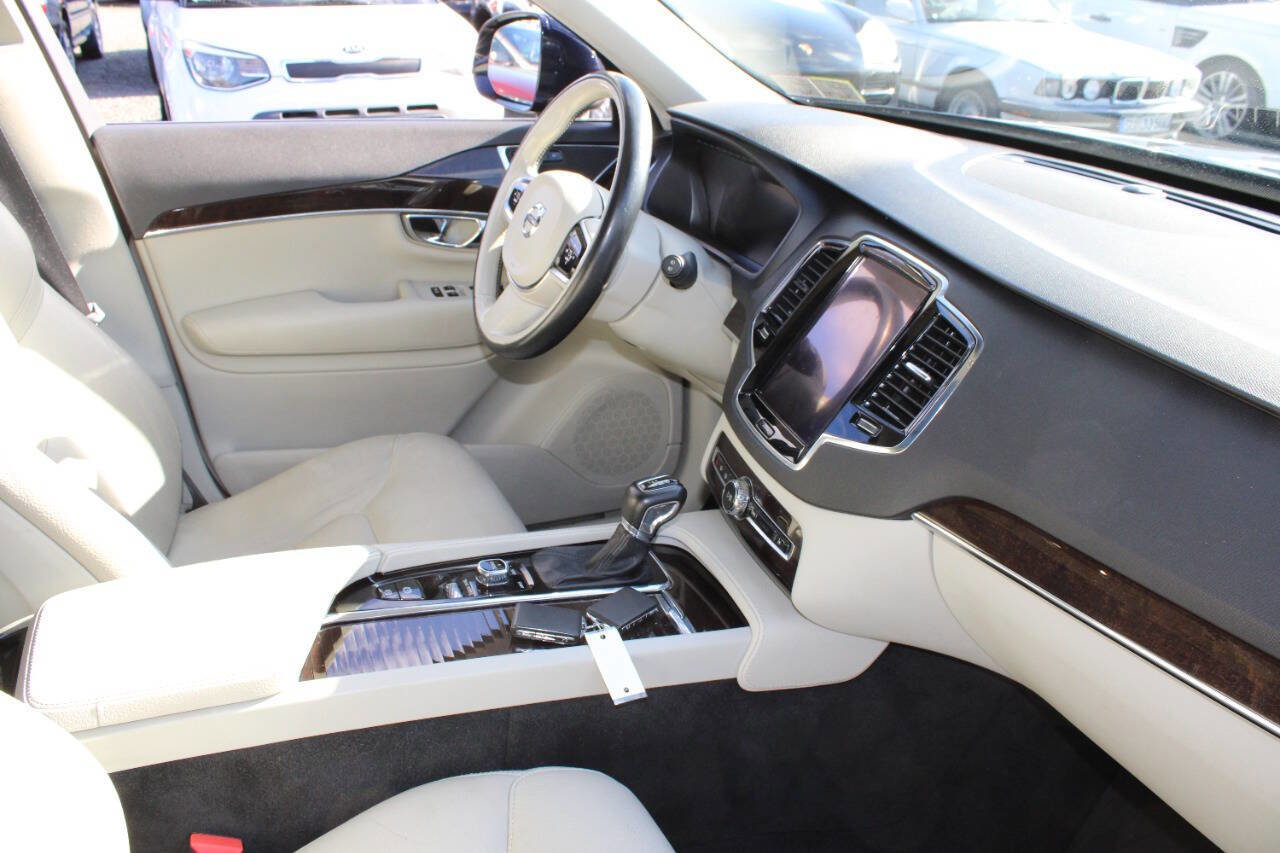 Used 2016 Volvo XC90 T6 Momentum w/ Momentum Plus Package image 12