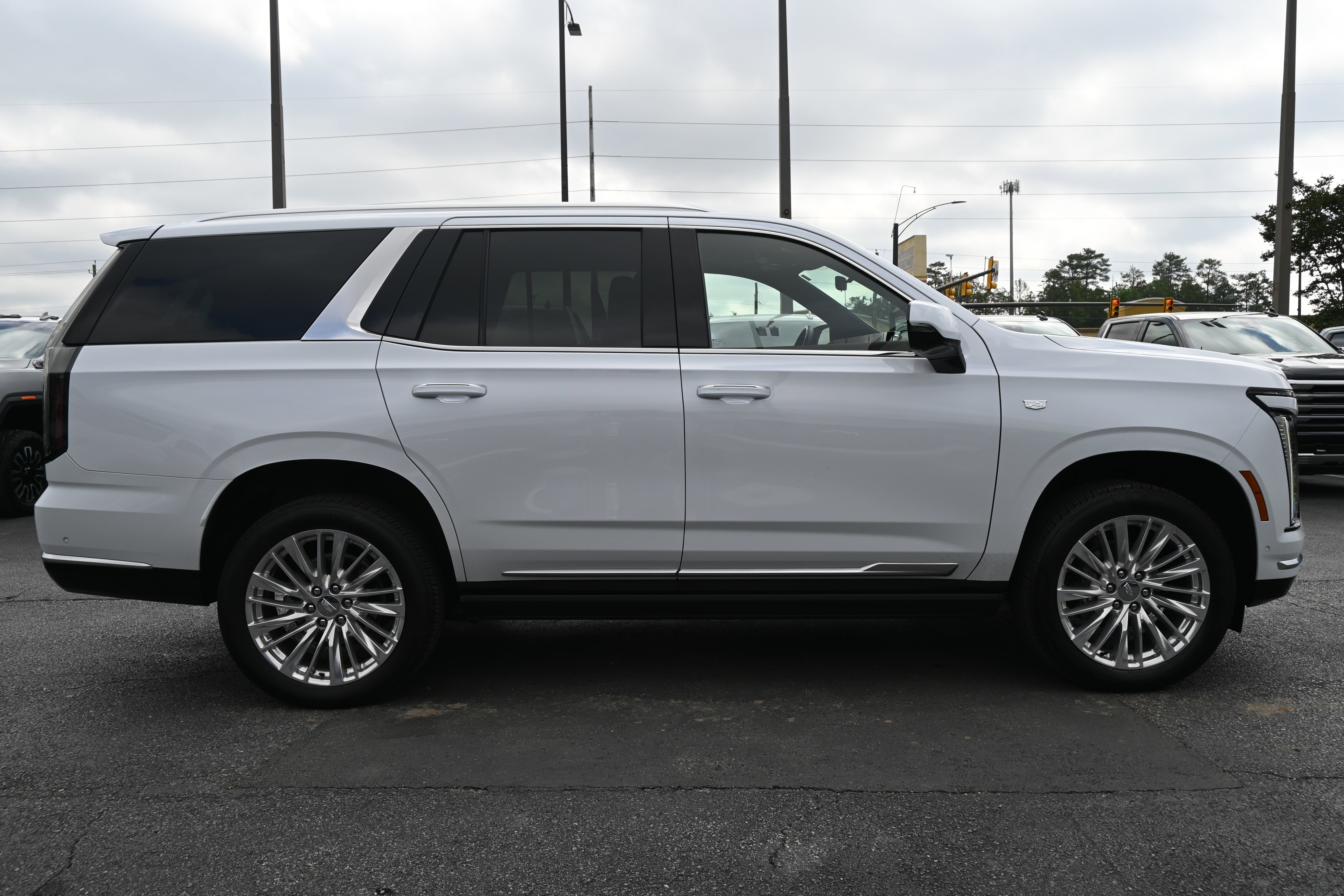 Used 2026 Cadillac Escalade Luxury w/ LPO, Floor Liner Package AWD/4WD image 11