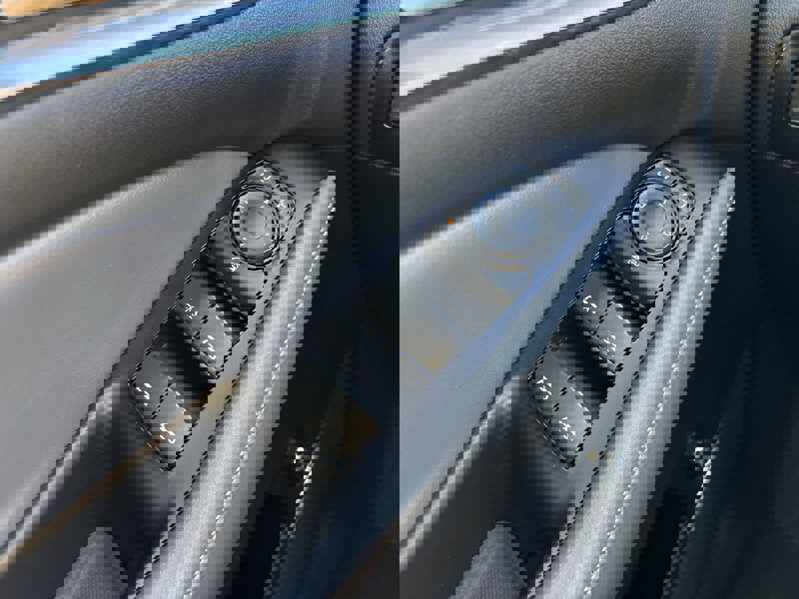 Used 2019 Buick Enclave Essence image 31