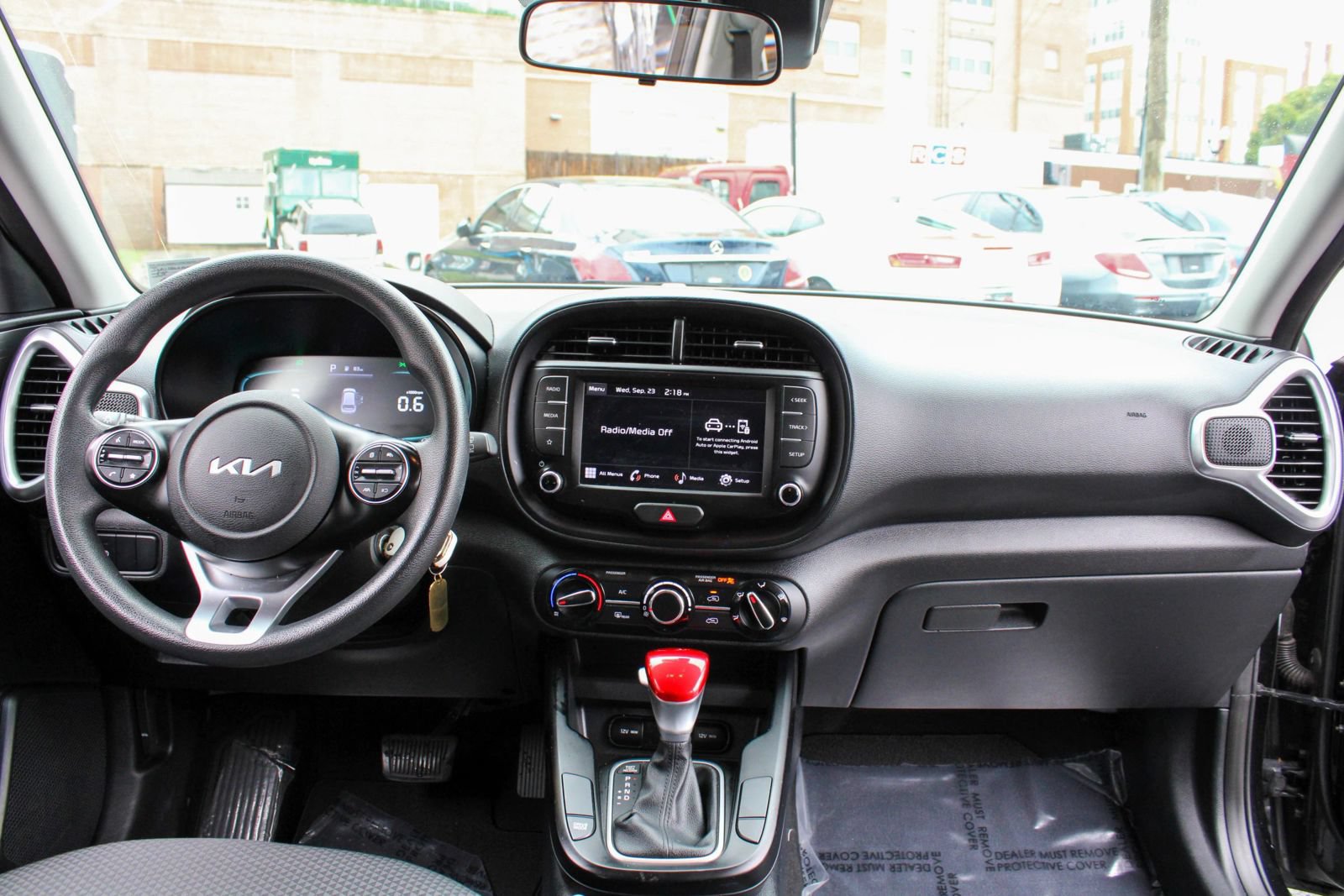 Used 2023 Kia Soul LX w/ LX Technology Package FWD image 11