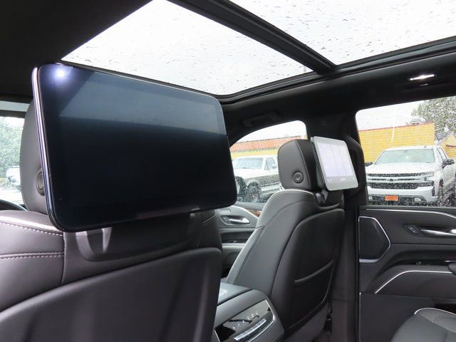 Used 2021 Cadillac Escalade Premium Luxury image 41