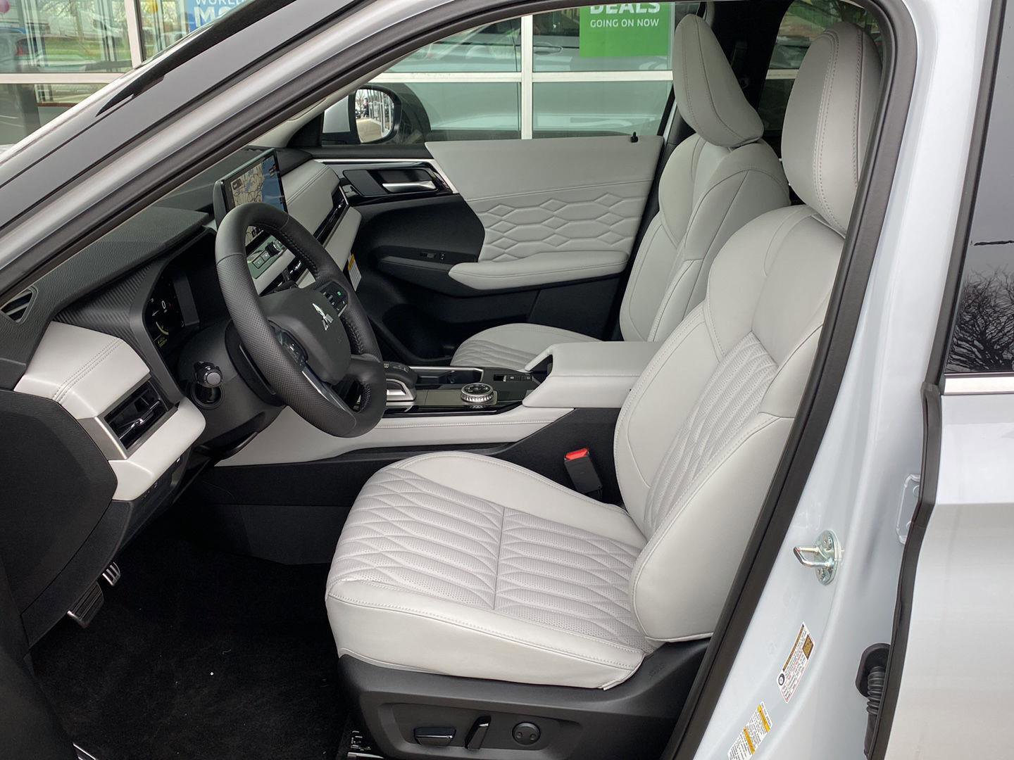 New 2026 Mitsubishi Outlander SEL image 14