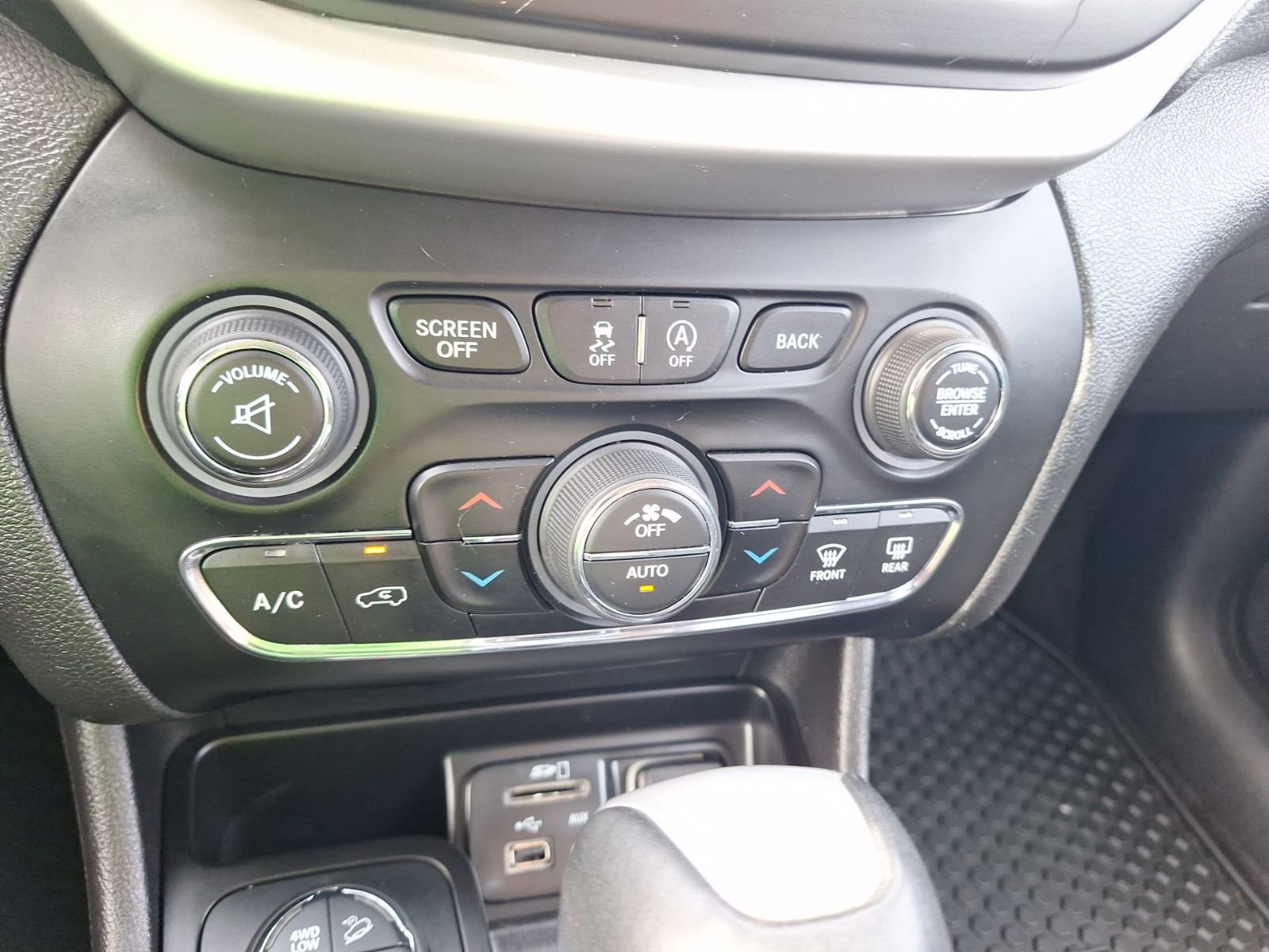 Used 2017 Jeep Cherokee Trailhawk image 29