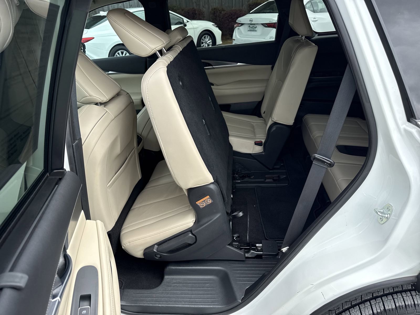 Used 2023 INFINITI QX60 Luxe w/ Cargo Package FWD image 11