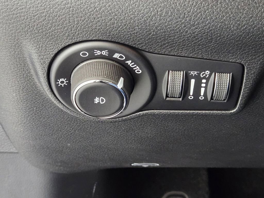 New 2026 Jeep Compass Latitude w/ Sun and Sound Group image 25