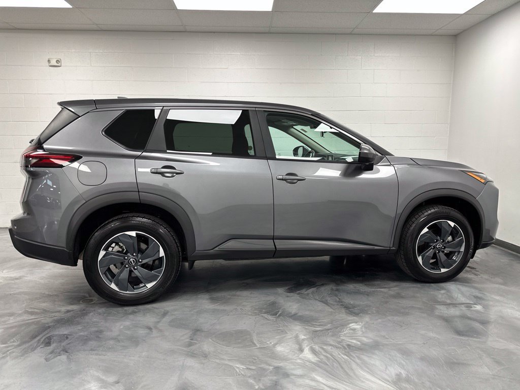 Used 2024 Nissan Rogue SV AWD/4WD image 6