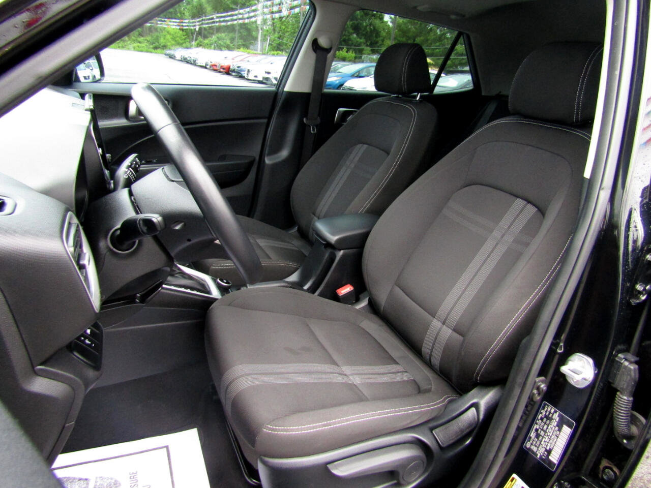 Used 2022 Hyundai Venue SEL image 18