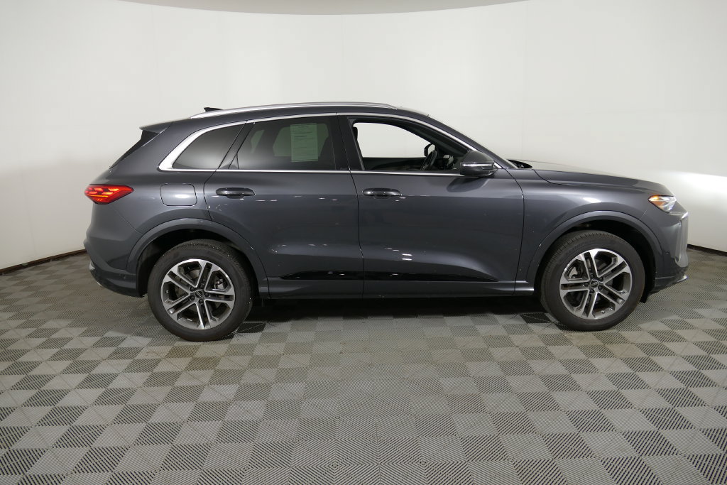 Certified 2025 Audi Q5 Premium w/ Convenience Package AWD/4WD image 2