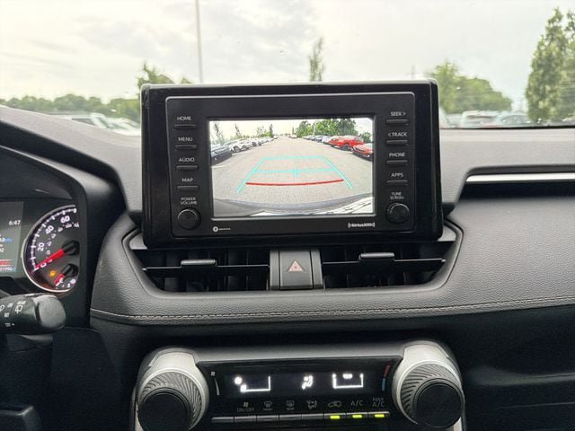 Used 2020 Toyota RAV4 LE FWD image 27