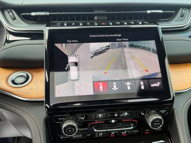 Used 2023 Jeep Grand Cherokee Summit AWD/4WD image 20