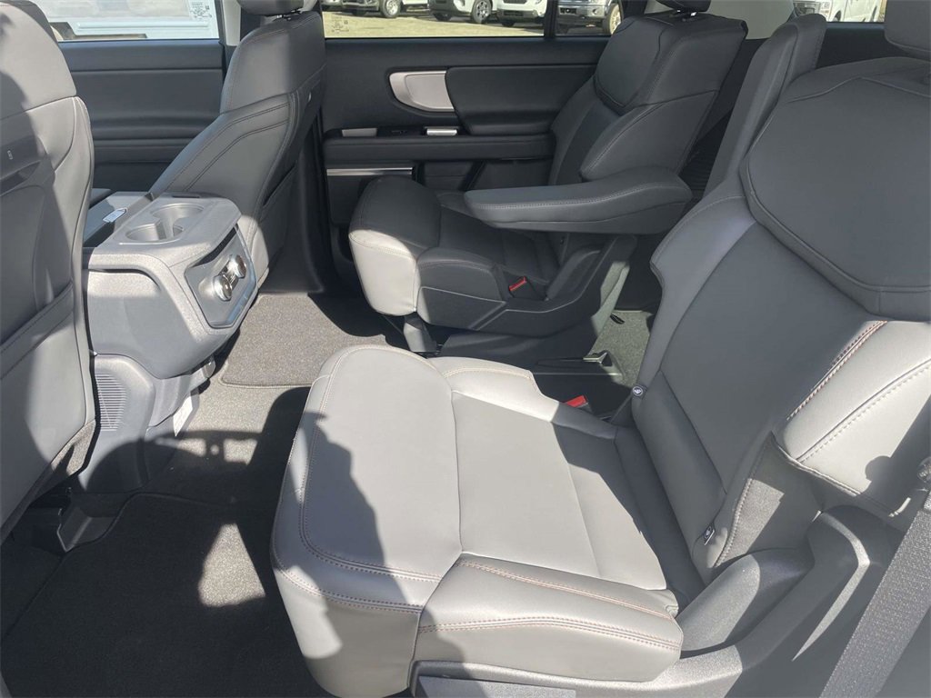 New 2025 Ford Expedition Active image 12