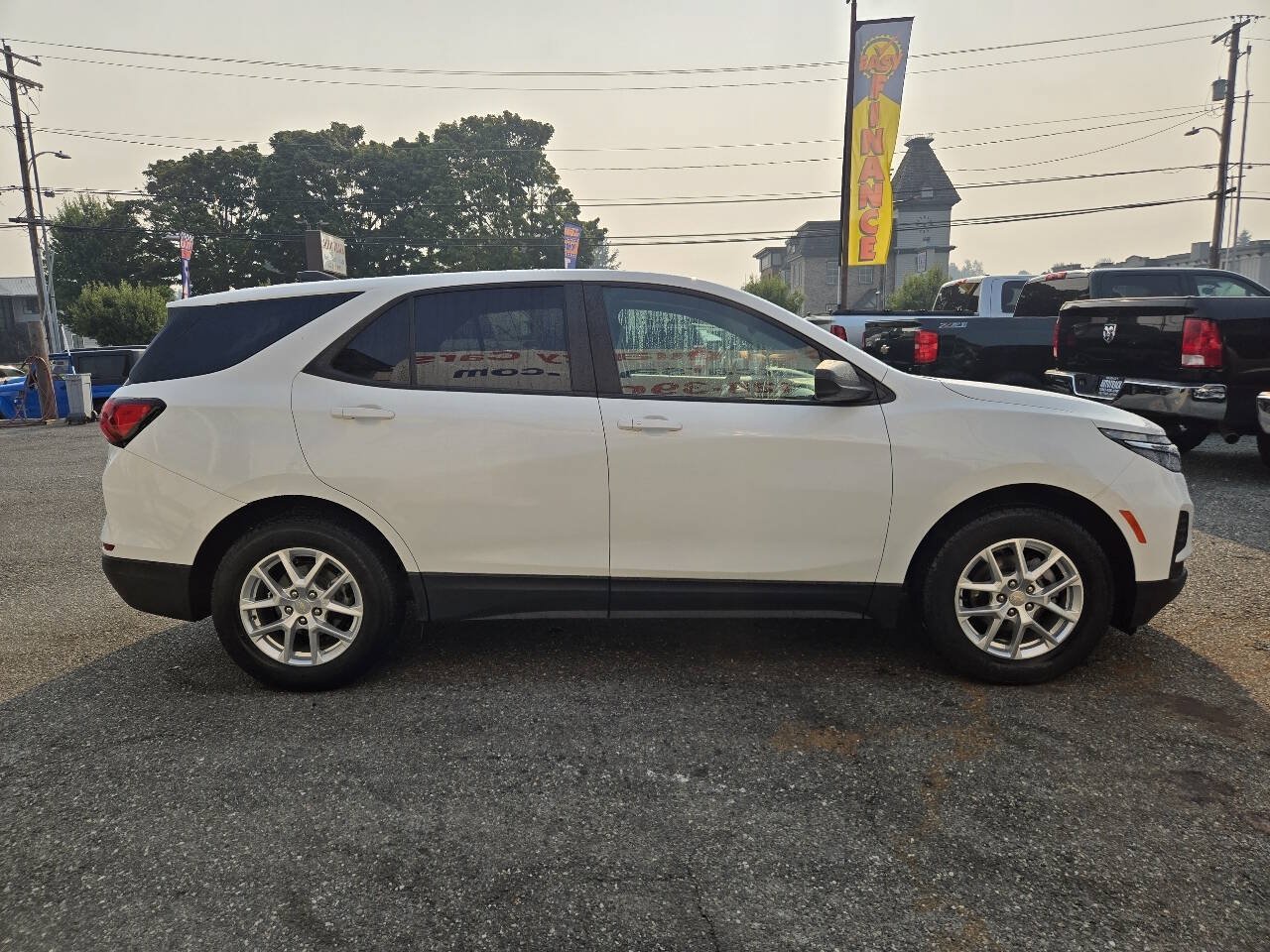 Used 2022 Chevrolet Equinox LS w/ LS Convenience Package FWD image 4